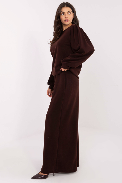 Tmavě hnědá halenka