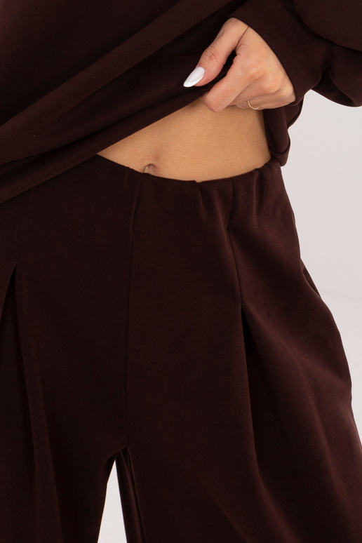 Tmavě hnědé kalhoty