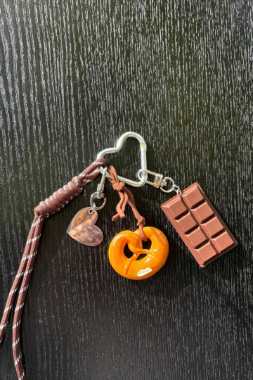 Breloczek Do Torebki Kluczy Czekolada Precel se srdíčky Jorine 2