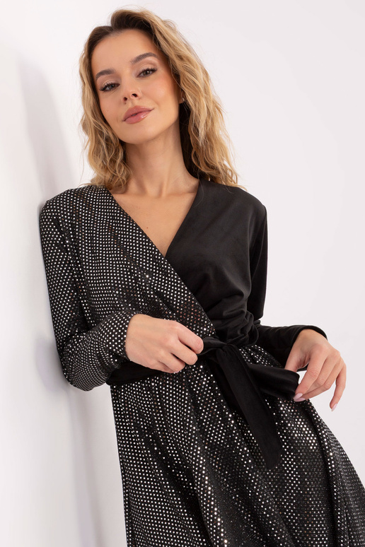 Černé a stříbrné šaty