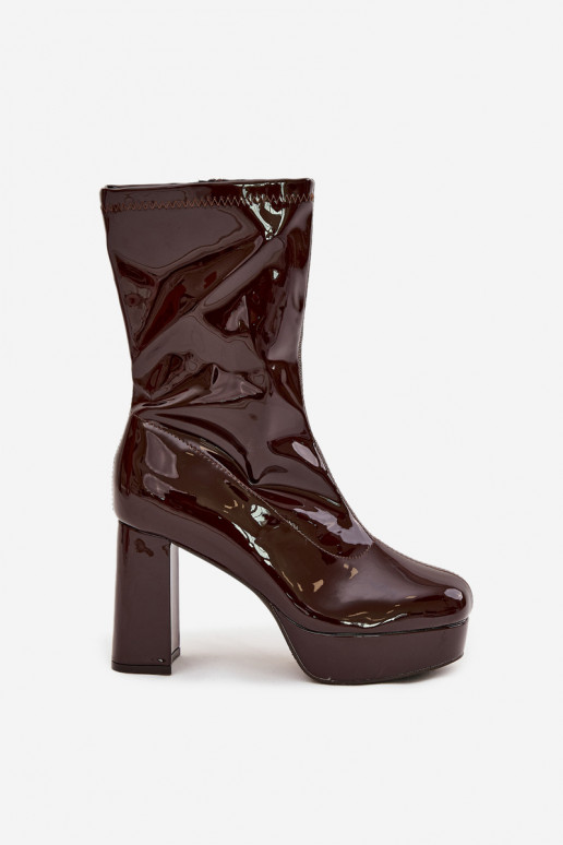 s efektem laku Dámské podpatky s platformou I Słupkowym Obcasie Czekoladowe Calvessa