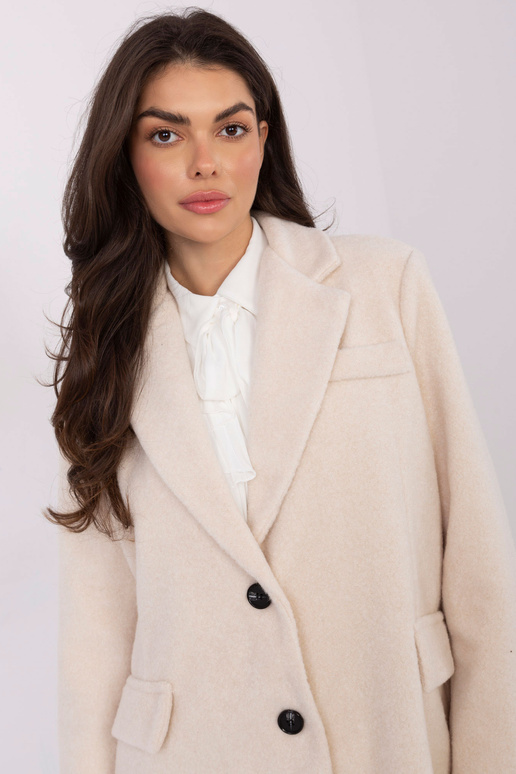 Modrý svetr světle pískové barvy