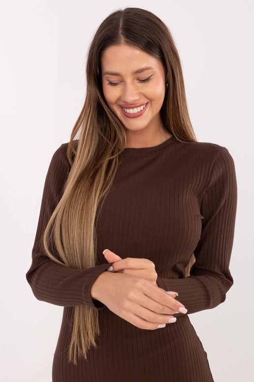 Tmavě hnědé šaty