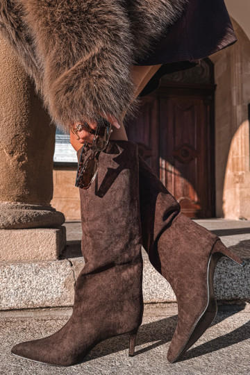 dámské dlouhé boty Z z eko semišeu Slip-on vzor s tenkými podpatky Czekoladowe Phelin 2
