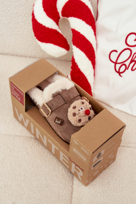 Pantofle  s pěknými detaily I s přezkami zateplené s kožešinou uvnitř hnědá Thalora