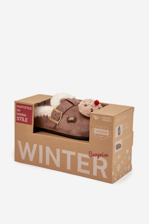 Pantofle  s pěknými detaily I s přezkami zateplené s kožešinou uvnitř hnědá Thalora