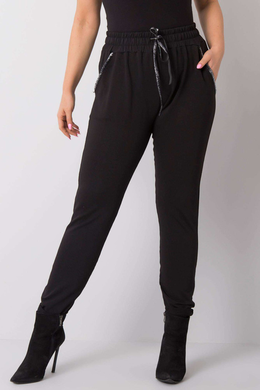 Černé sportovní kalhoty