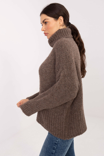 Tmavě pískový svetr 2