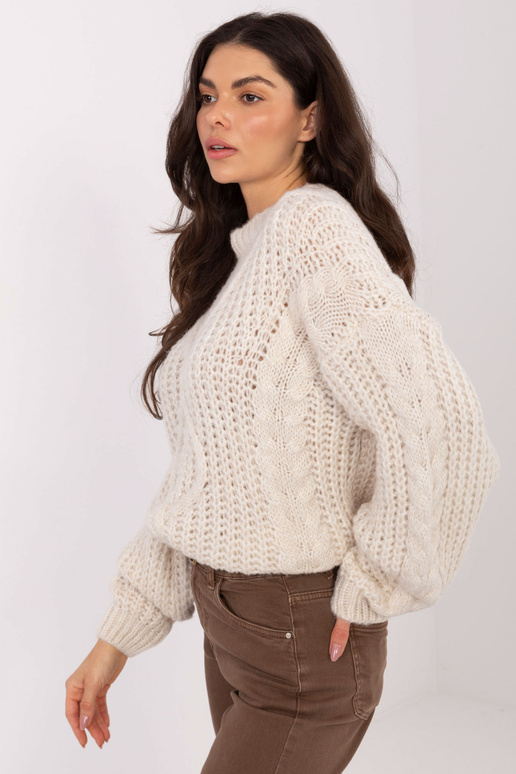 Světlý pískový svetr