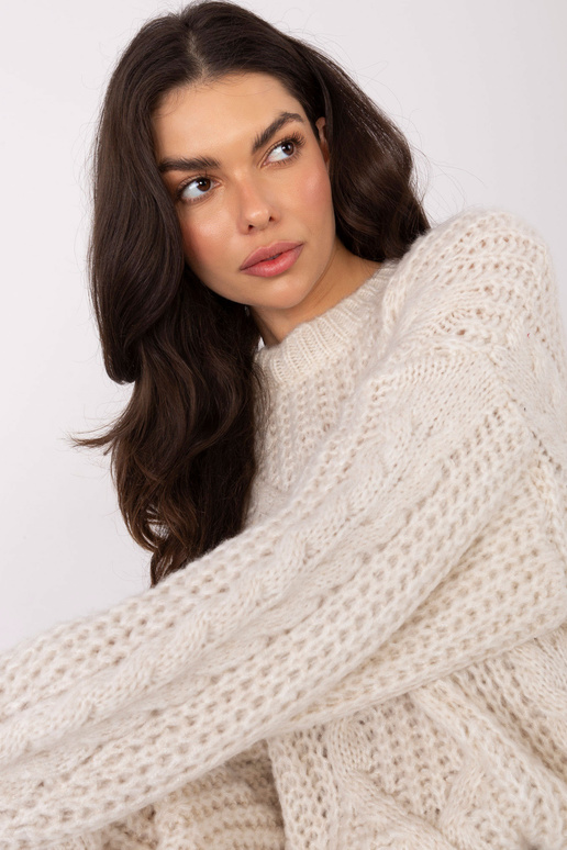 Světlý pískový svetr