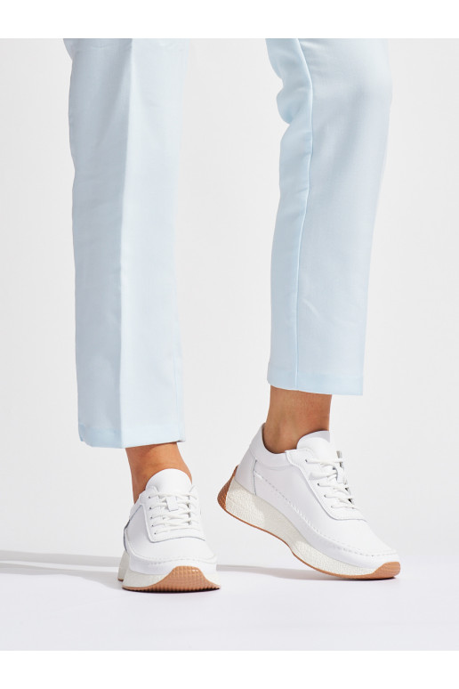   bílé sportovní obuv