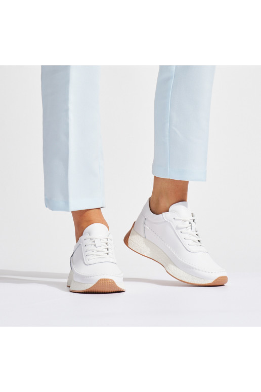   bílé sportovní obuv