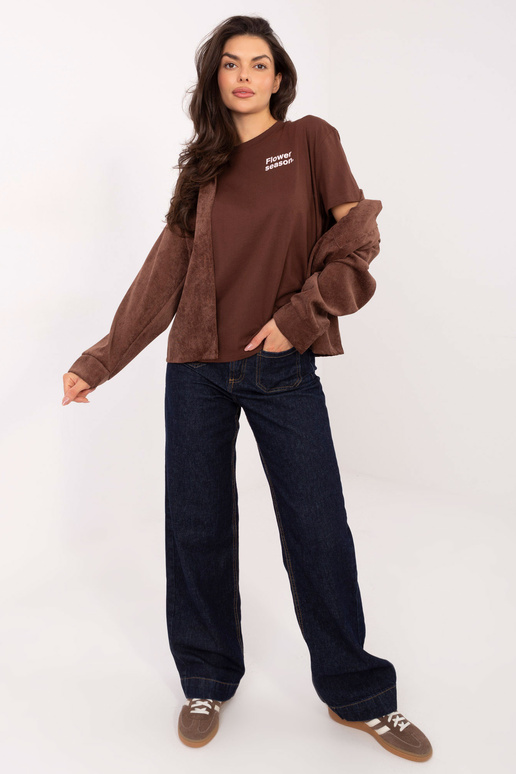 Tmavě hnědé tričko