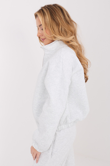 Šedý svetr s kapucí 2