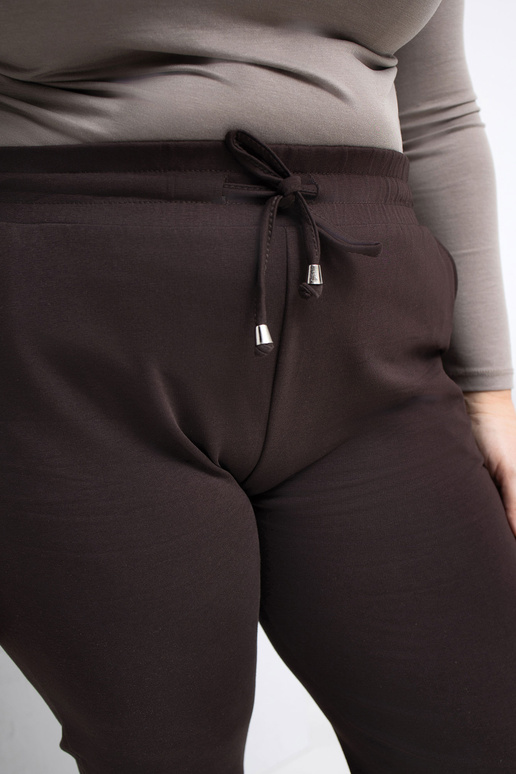 Tmavě hnědé sportovní kalhoty