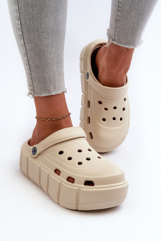  Dámské pantofle s platformou béžové Itubia