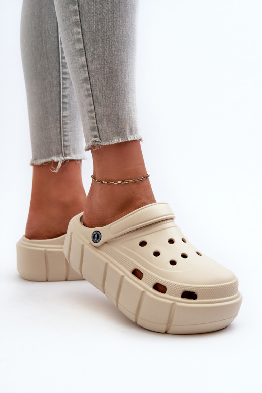  Dámské pantofle s platformou béžové Itubia