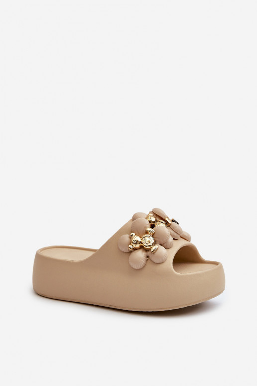  Pantofle  s pěknými detaily s masivní podrážkou béžové Bremavia