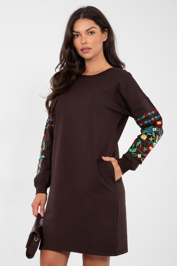 Tmavě hnědé šaty