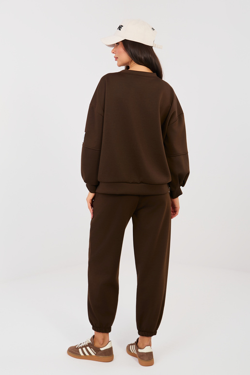 Sada tmavě hnědé barvy