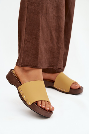 Dámské pantofle s nýty Žluté Terissa 2