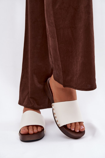 Dámské pantofle s nýty bílé Terissa 2