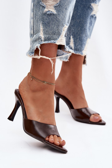 s efektem laku Dámské pantofle s podpatky Czekoladowe Lirissa