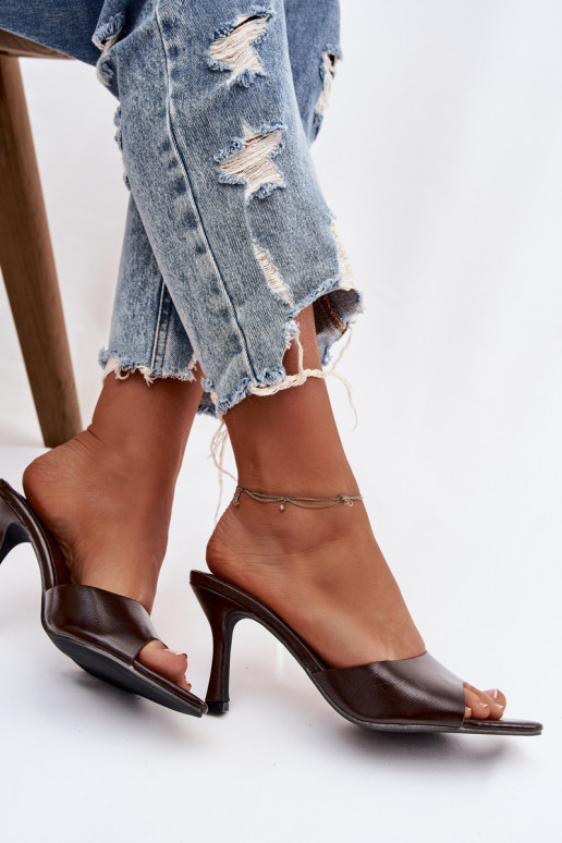 s efektem laku Dámské pantofle s podpatky Czekoladowe Lirissa