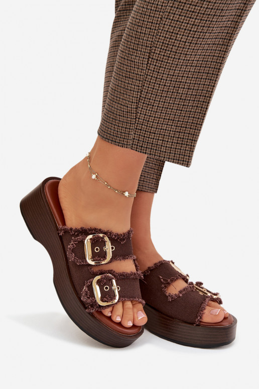 Dámské pantofle s platformou Ze zlaté barvymi s přezkamimi Czekoladowe Renelisse