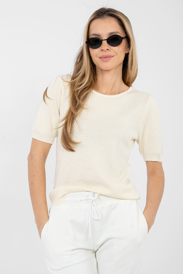 Světlý svetr pískové barvy 2