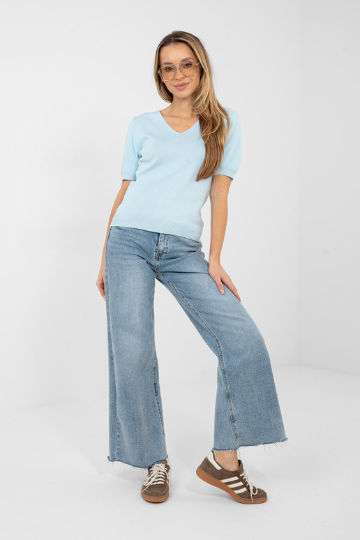 Světlý modrý svetr