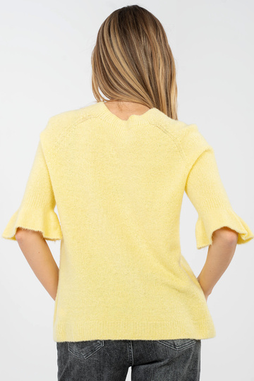 Světlý žlutý svetr 2