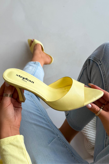 s efektem laku Dámské pantofle s podpatky Žluté Lirissa 2