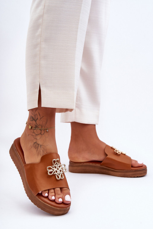   Pantofle s platformou  hnědá Azera