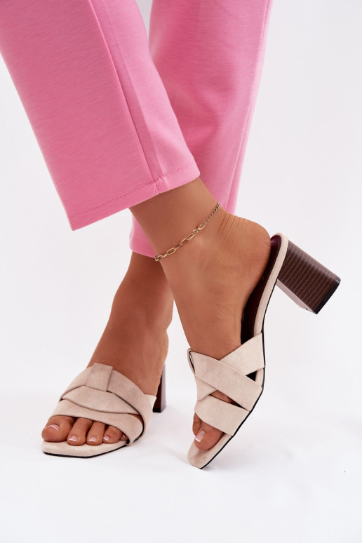 Dámské pantofle s podpatky s pruhy z eko semišeowe béžové Corivelle