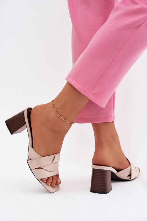 Dámské pantofle s podpatky s pruhy z eko semišeowe béžové Corivelle