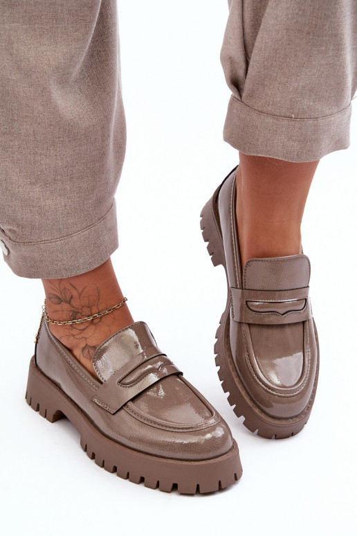 s efektem laku boty mokasíny s širokými podpatky béžové Jannah