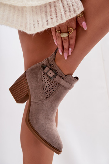 s ažurovými prvky Dámské podpatky m  I Złotą s přezkami béžové Deloriah