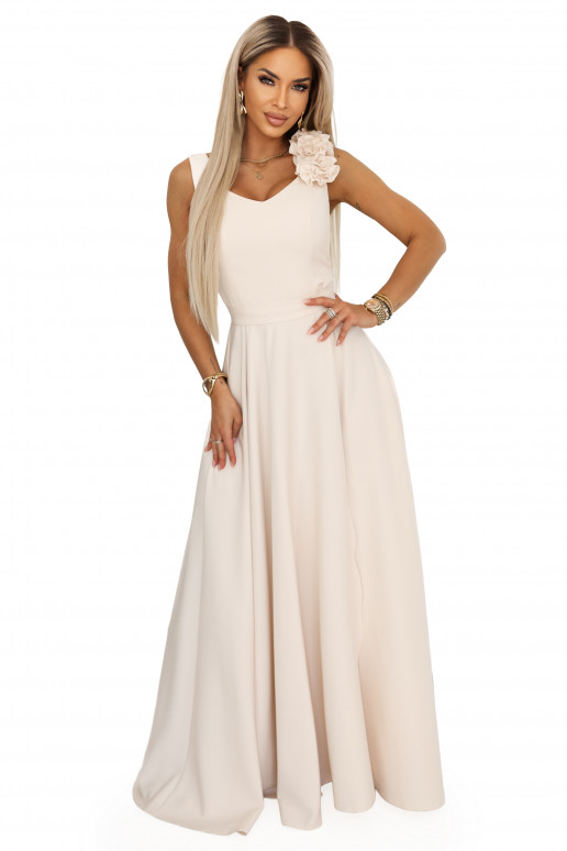 Elegantní večerní maxi šaty se rozparkem a růžemi - pískové