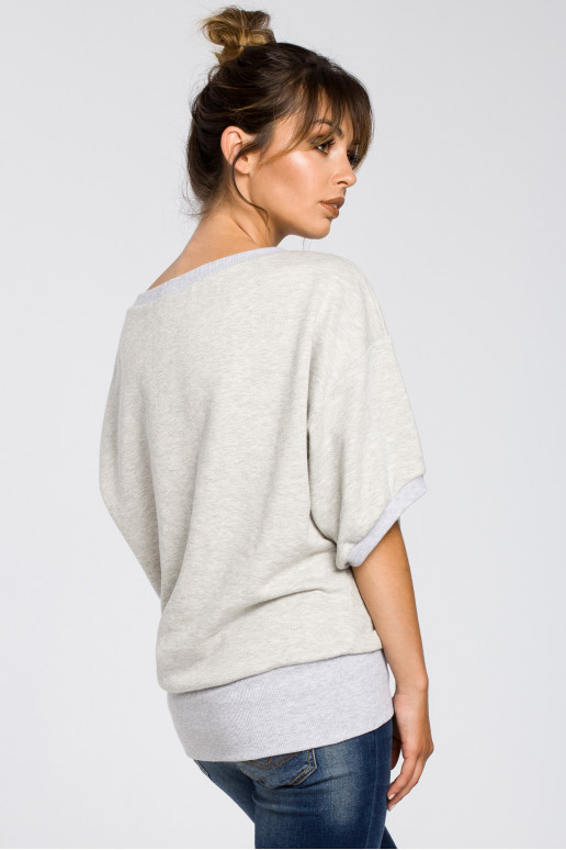 Světle šedá oversized halenka s překrytím