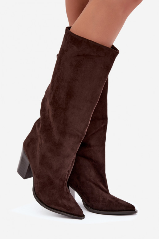 dámské dlouhé boty Slip-on vzor s podpatky z eko semišeowe Czekoladowe Carmina