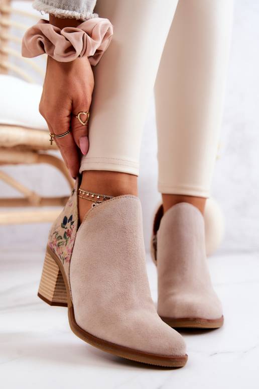 Naiste poolsaapad kõrge jämeda... Naiste poolsaapad kõrge jämeda...