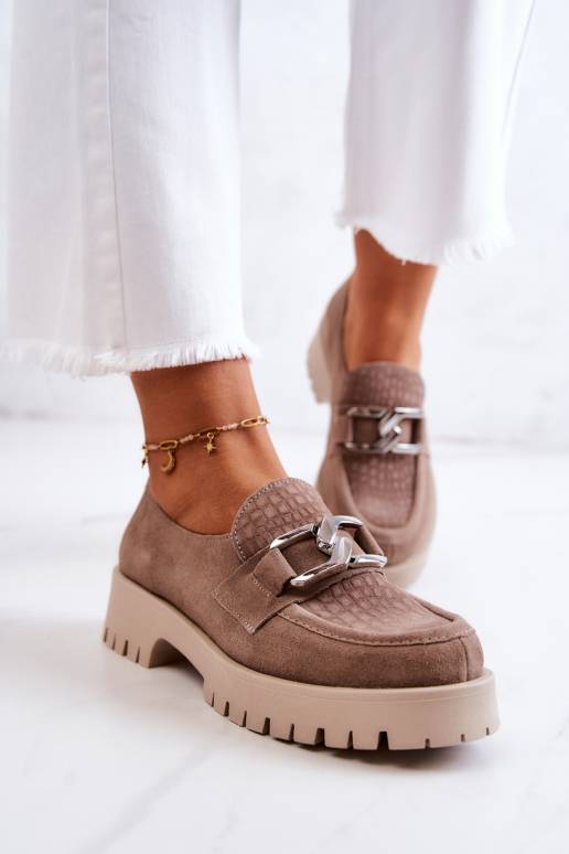 Moekad seemisnakhsed jalatsid beeži... Moekad seemisnakhsed jalatsid beeži...