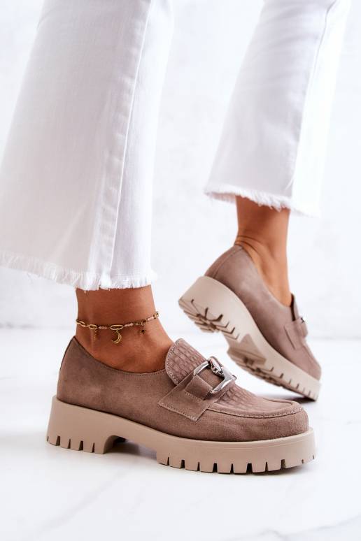 Moekad seemisnakhsed jalatsid beeži... Moekad seemisnakhsed jalatsid beeži...