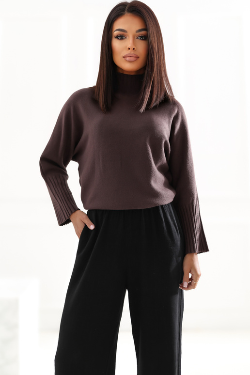Hnědý svetr