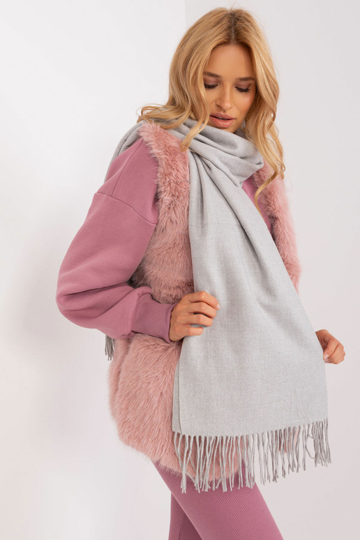 Vlněný šátek s třásněmi