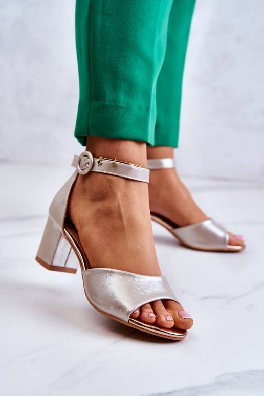 Naistesandaalid kõrge jämeda kontsaga... Naistesandaalid kõrge jämeda kontsaga...