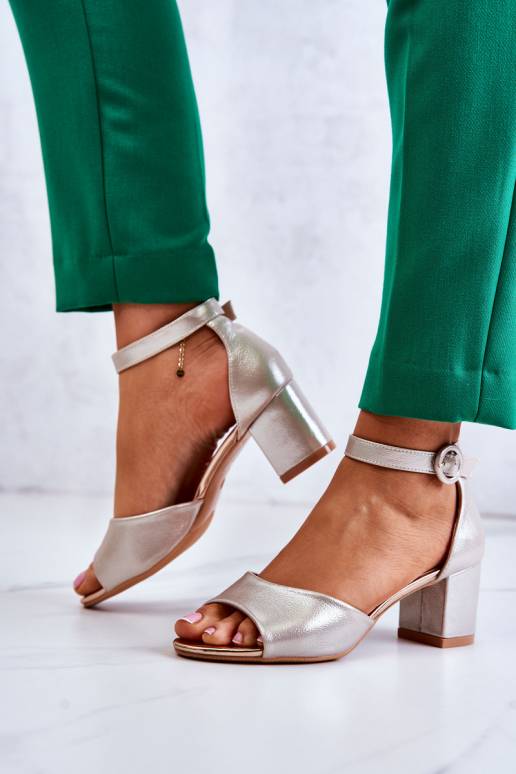 Naistesandaalid kõrge jämeda kontsaga... Naistesandaalid kõrge jämeda kontsaga...