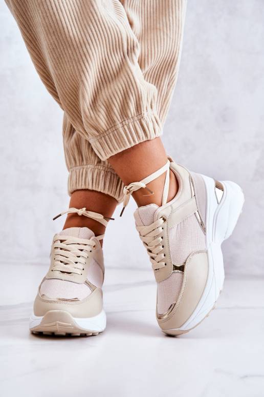 Läikivad jalatsid sportlikud jalatsid... Läikivad jalatsid sportlikud jalatsid...