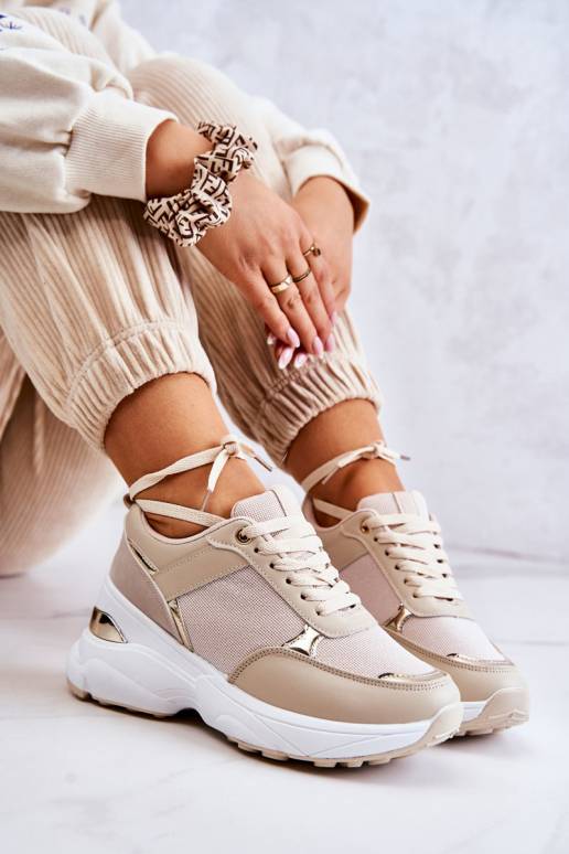 Läikivad jalatsid sportlikud jalatsid... Läikivad jalatsid sportlikud jalatsid...